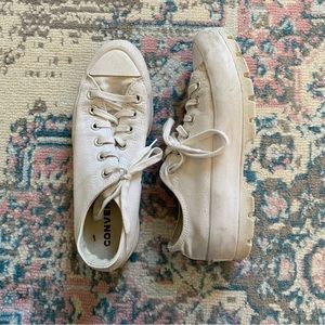 Chuck platform Converse shoes in white